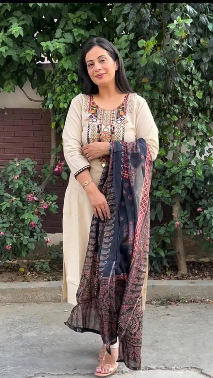 women ethnic cotton kurta pant and dupatta set (Copy)